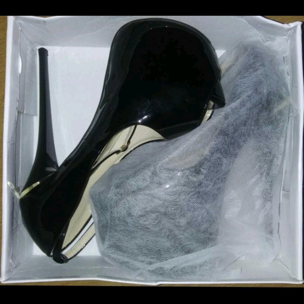 BNIB Stilettos Sz 7/8 :)